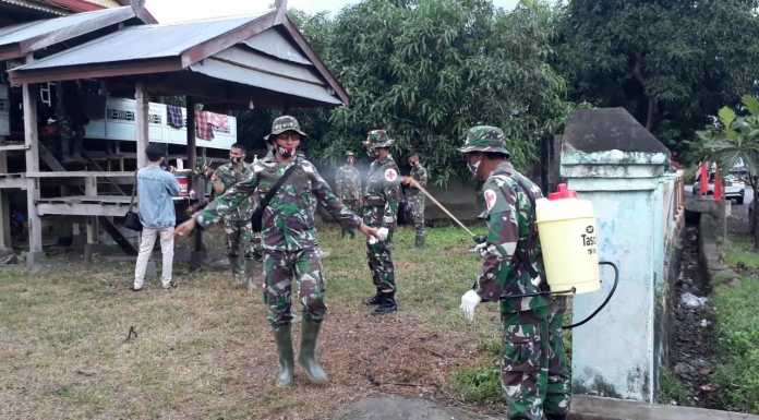 Anggota Satgas TMMD ke 108 Kodim Jeneponto Melakukan Pengecekan Kesehatan Sebelum melaksanakan Tugas Kodim Jeneponto