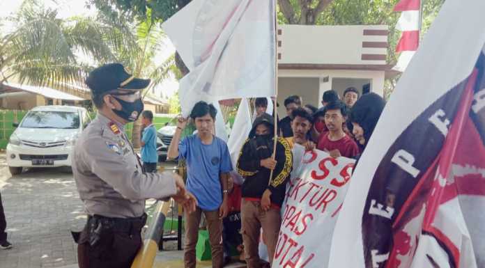 Amanan Aksi Unjuk Rasa, Kasat Binmas Imbau Patuhi Protap Covid-19 Polres Jeneponto