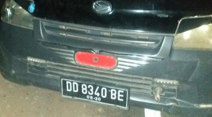 Ban Meletus, Mobil Pickup DD 8340 BE Terguling di Jeneponto Kabupaten Jeneponto