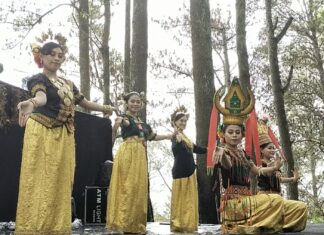 Kemah Budaya dan Musik Hutan