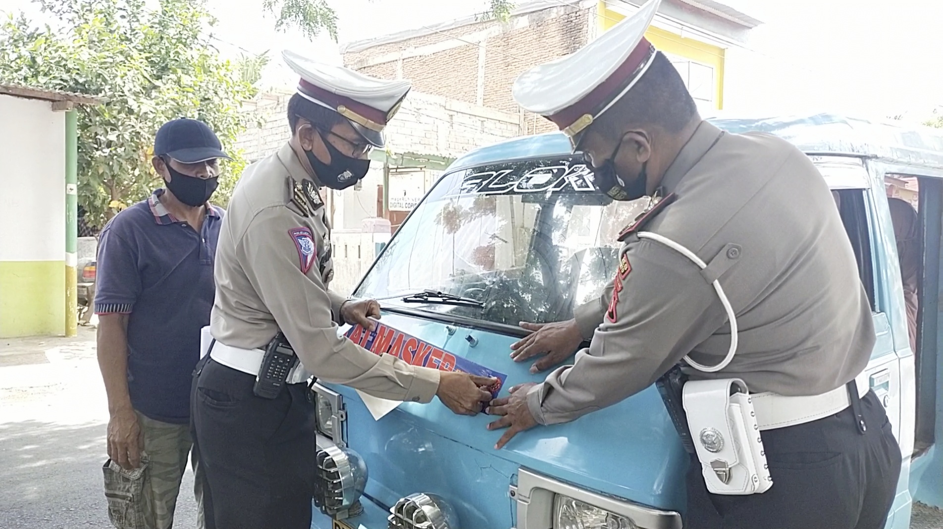 Gelar Operasi Zebra, Satlantas Polres Jeneponto Bagi Sembako Serta Sosialisasi Prokes
