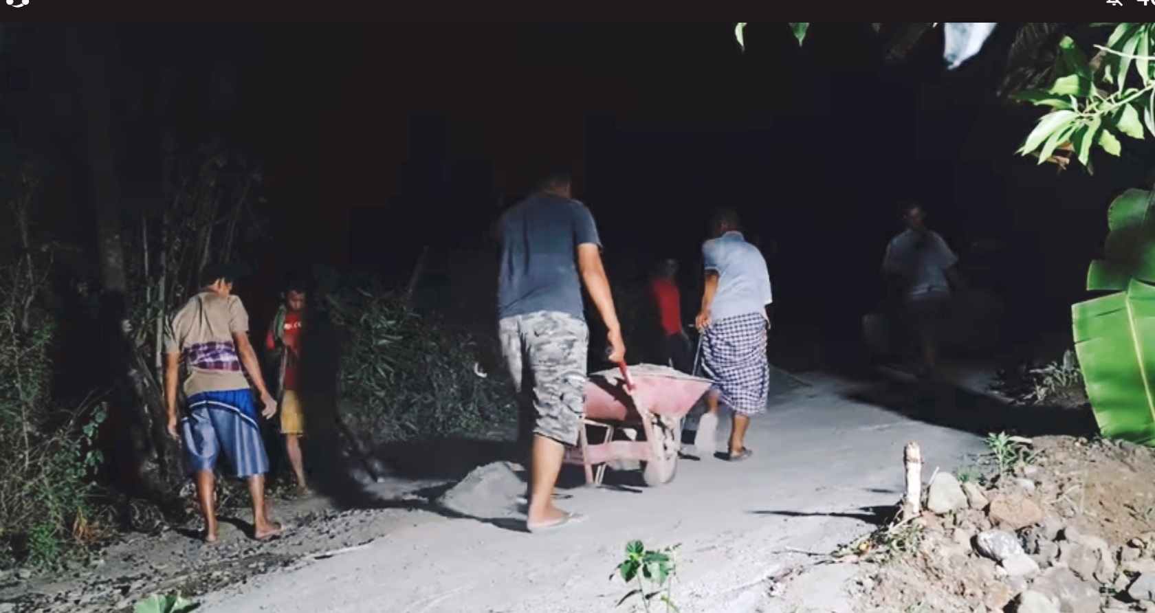 Masyarakat Kampung Parambo'dong Desa Gunung Silanu Jeneponto Bergotong Royong Perbaiki Jalan Rusak