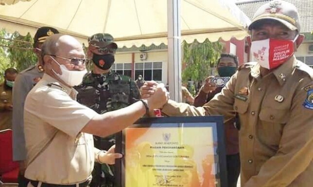 Peringatan HKN ke-56, Pemdes Lentu Terima 2 Penghargaan Kades Lentu, Sirajuddin.