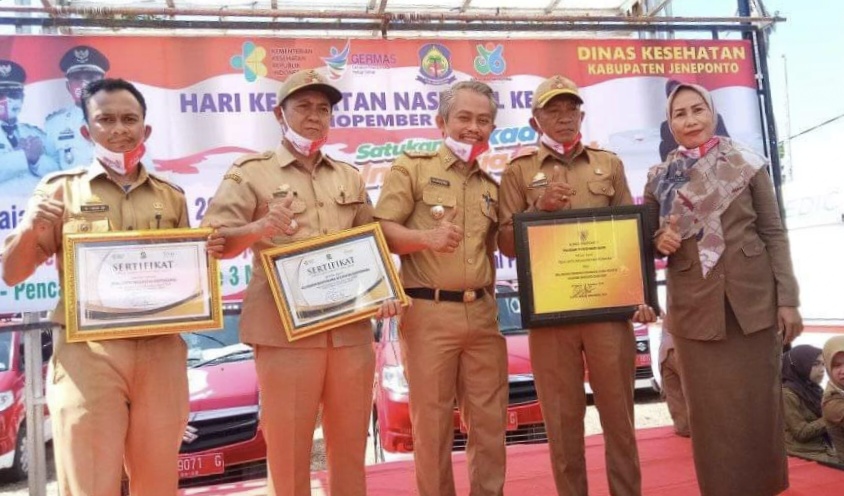 Peringatan HKN ke-56, Pemdes Lentu Terima 2 Penghargaan
