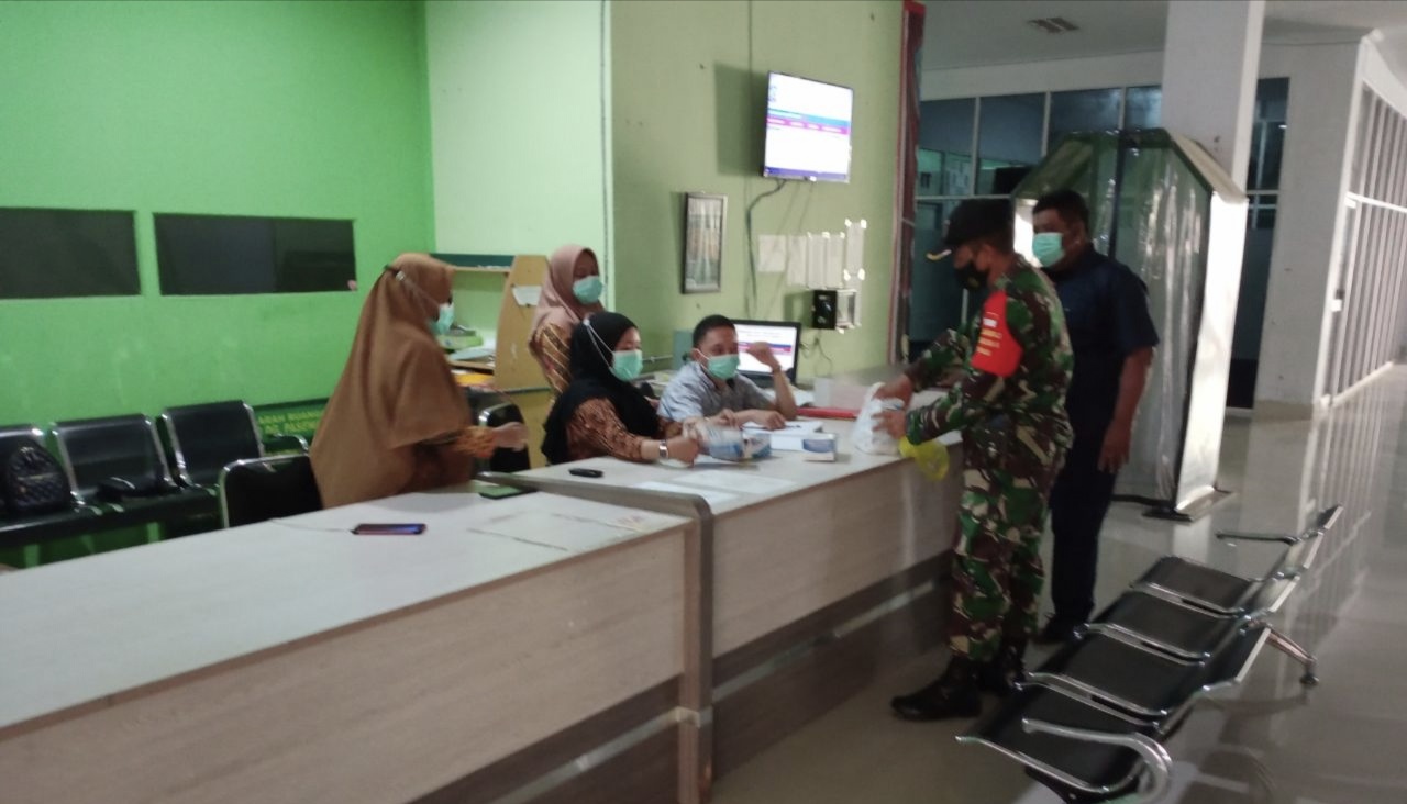 Peduli Nakes, Kodim 1425 Jeneponto Bagikan 300 Masker