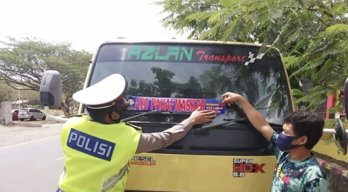 Kepolisian resort (Polres) Jeneponto melalui Satuan Lalu Lintas (Satlantas) terus melakukan pencegahan penyebaran Corona Virus Disease 2019 ( Covid-19 )