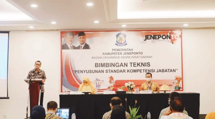 Buka Bimtek SKJ, Wakil Bupati Jeneponto Harap ini Wakil Bupati Jeneponto Paris Yasir membuka bimbingan teknis penyusunan standar kompetensi jabatan di Hotel Golden Tulip Makassar, Kamis, 10 Desember 2020