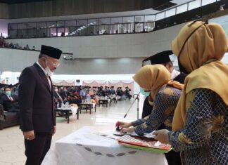 Bupati Jeneponto, Iksan Iskandar, menandatangani Memorandum of Understanding (MoU) pengembangan penelitian dan kelembagaan pendidikan dengan Universitas Pancasakti Makassar.