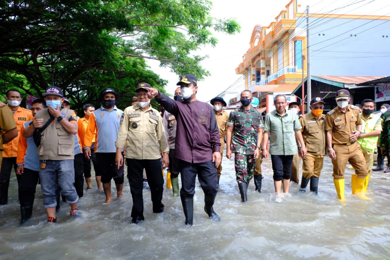 Jalan Poros Tergenang Air Setinggi Lutut di Jeneponto, Plt Gubernur Bilang ini