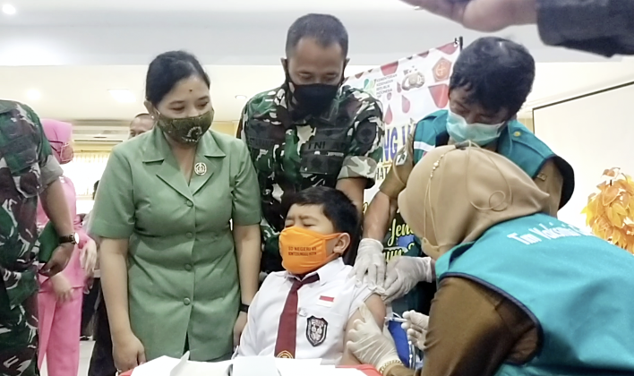 205 Siswa Disuntik dalam Vaksinasi Perdana Anak Usia 6-11 Tahun di Jeneponto