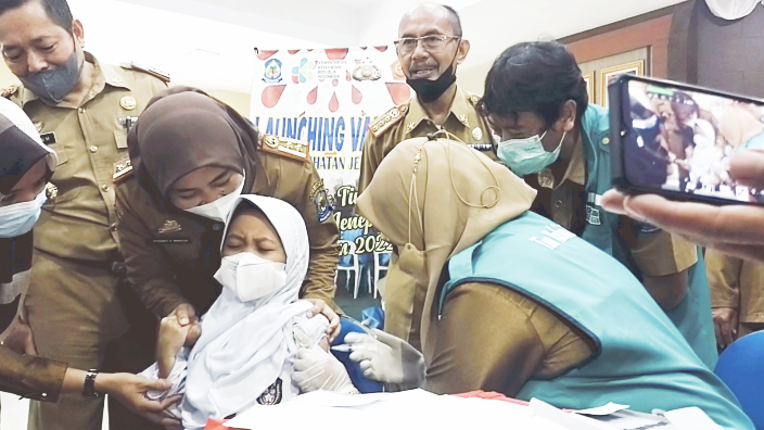 205 Siswa Disuntik dalam Vaksinasi Perdana Anak Usia 6-11 Tahun di Jeneponto