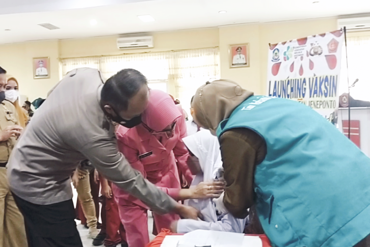 205 Siswa Disuntik dalam Vaksinasi Perdana Anak Usia 6-11 Tahun di Jeneponto