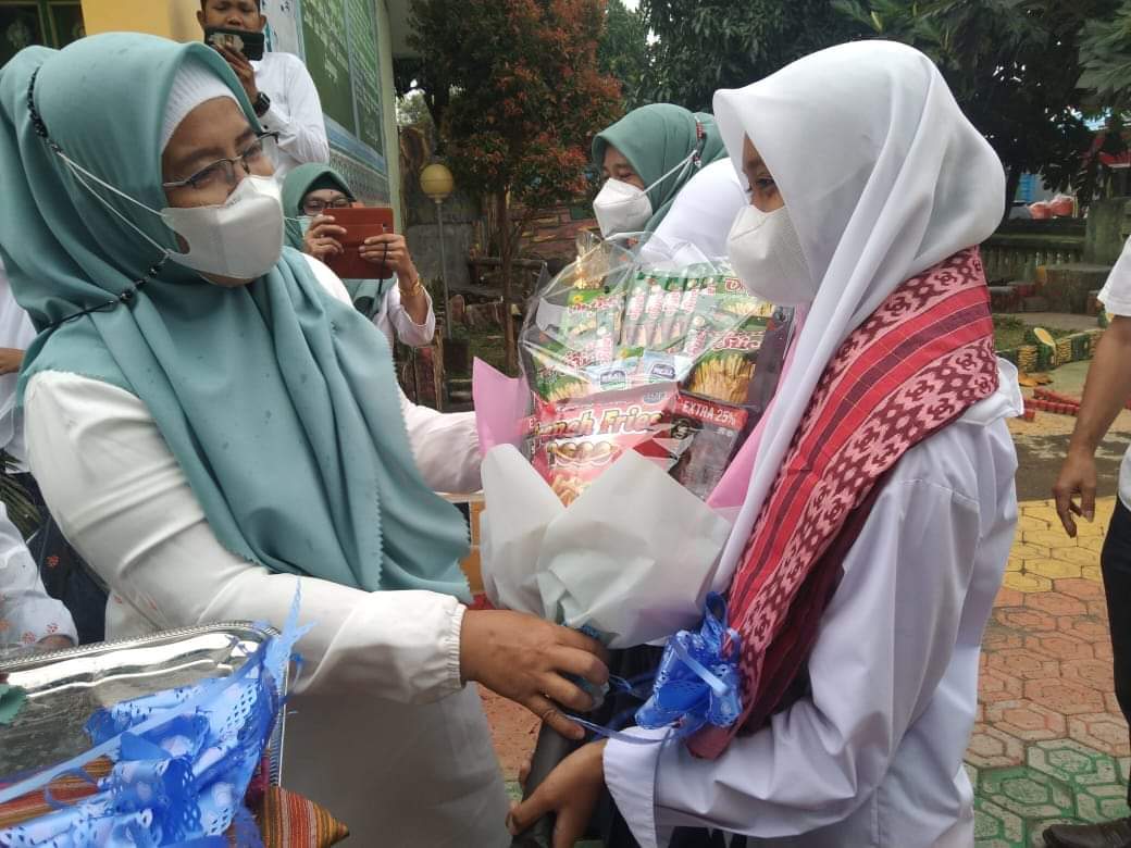 Kepala MTsN 2 Jeneponto Sambut Tim Robotik Peraih Emas di Ajang Internasional