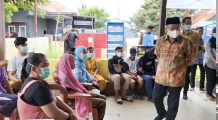 Bupati Jeneponto Sapa Masyarakat yang Ikut Vaksinasi, Pesannya, Jangan Takut Divaksin Bupati