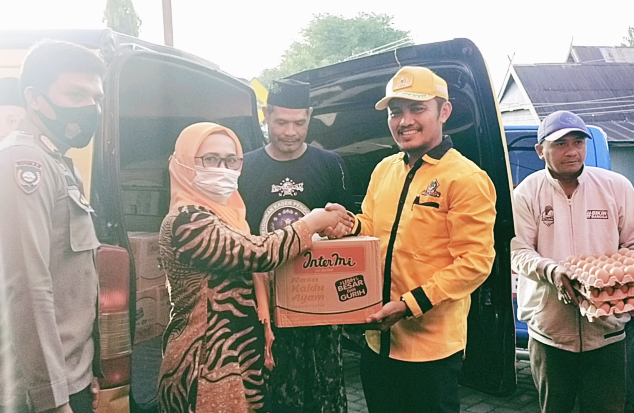 Anggota DPRD Jeneponto, Nur Amin Tantu Serahkan Bantuan Untuk Korban Musibah Angin Puting Beliung