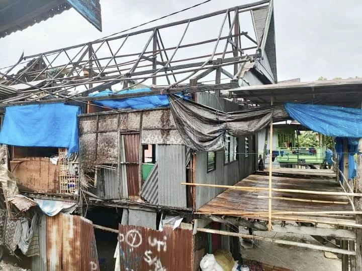 Bupati Jeneponto Sambangi Korban Angin Puting Beliung, Serahkan Bantuan Sembako