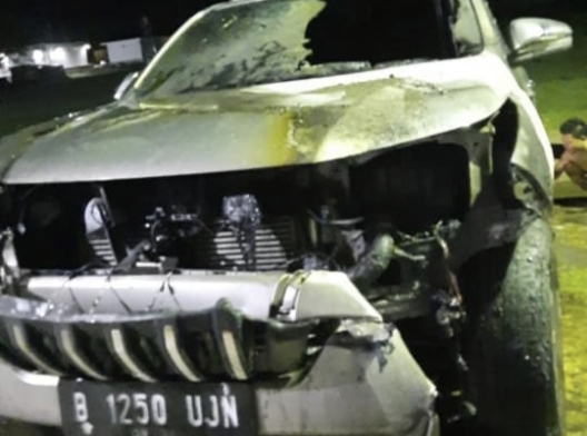 Mobil Salah Seorang Anggota DPRD Jeneponto Dibakar OTK, Pelaku Terekam CCTV