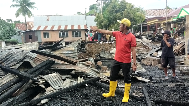 Dengar Kabar Rumah Warga di Dapilnya Hangus Terbakar, Legislator Golkar ini Langsung Bantu Korban
