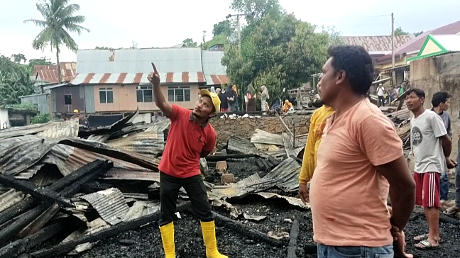 Dengar Kabar Rumah Warga di Dapilnya Hangus Terbakar, Legislator Golkar ini Langsung Bantu Korban
