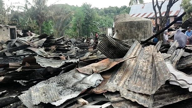 Kebakaran di Desa Tanammawang, Hanguskan 3 Unit Rumah dan Motor Vega ZR
