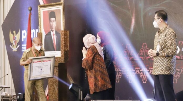 Pemkab Jeneponto Raih Penghargaan dari Menteri PANRB RI Pemkab
