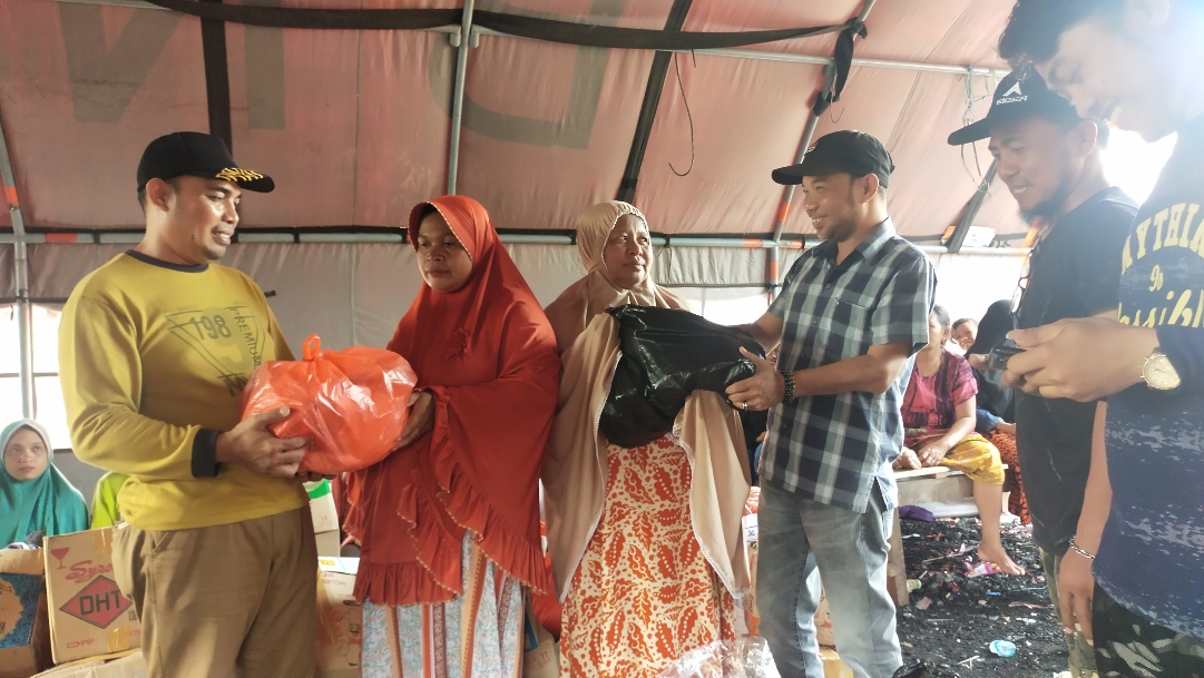 Pemerintah Kelurahan Bontoa Serahkan Bantuan Kepada Korban Kebakaran di Biringkassi Jeneponto