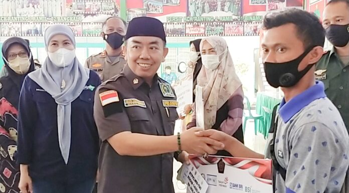 Wakil Ketua DPRD Jeneponto, Imam Taufiq Hadiri Penyaluran BTPKLWN, Harap Gerakkan Ekonomi Masyarakat Wakil Ketua