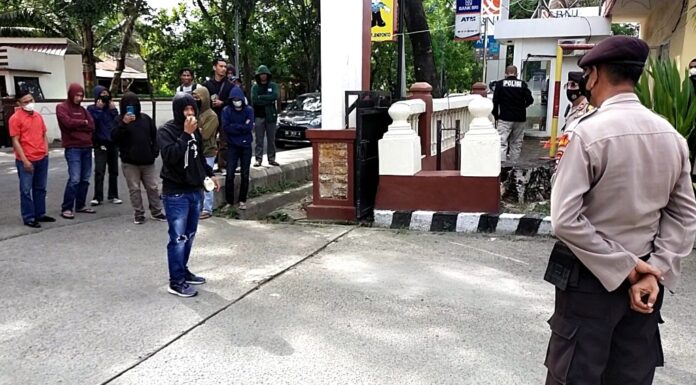 Diduga Bermain Tangani Kasus Penganiyaan, Mahasiswa Minta Kapolsek Kelara Dicopot Diduga