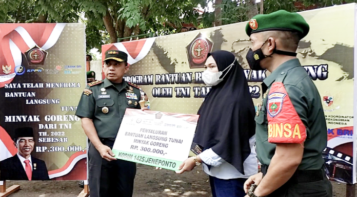 Pangdam XIV Hasanuddin Serahkan