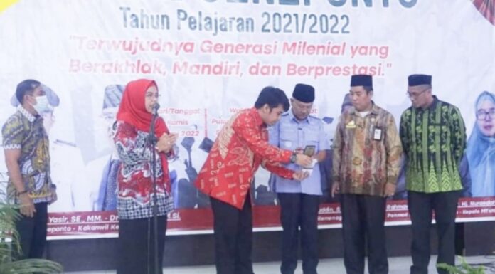 Bupati Launching Penggunaan Aplikasi Serasi MTsN 2 Jeneponto Bupati