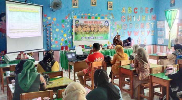 Pagar Nyaris Rubuh