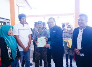 Serahkan Sertifikat Tanah