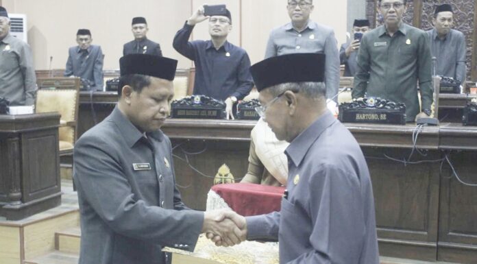 Bupati Hadiri Paripurna Penandatanganan KUA PPAS 2023, Tegaskan ini ke OPD Bupati