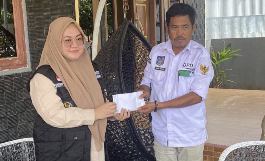 Vonny Ameliani Serahkan Bantuan DPD Gerindra Sulsel Kepada Korban Banjir di Jeneponto