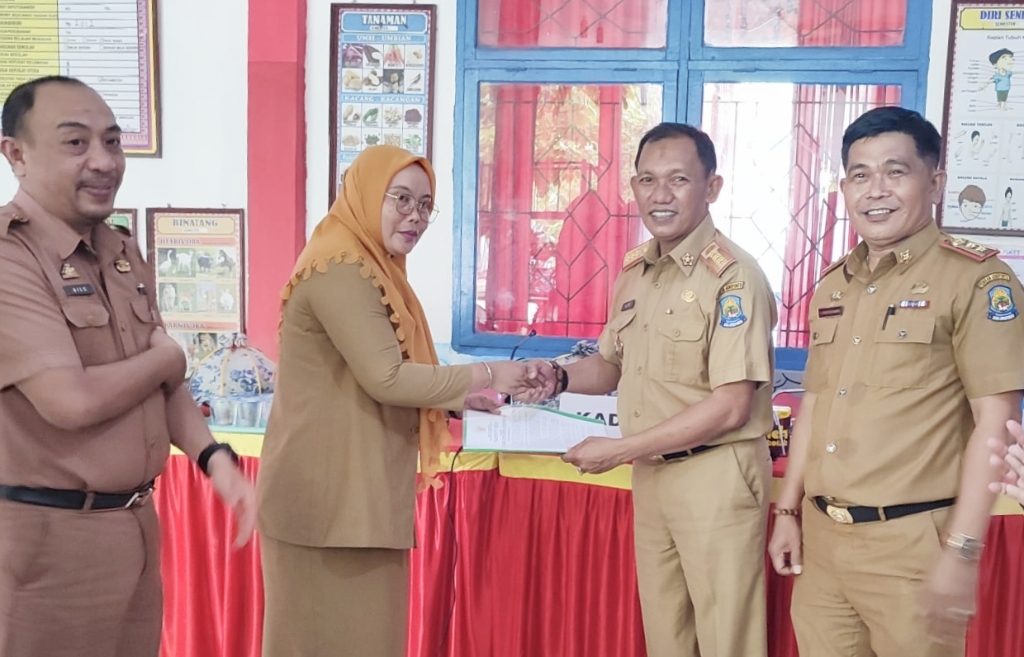 Serahkan SK, Kadisdikbud Jeneponto Nur Alam Basir Harap Peningkatan Kualitas Mutu Pendidikan