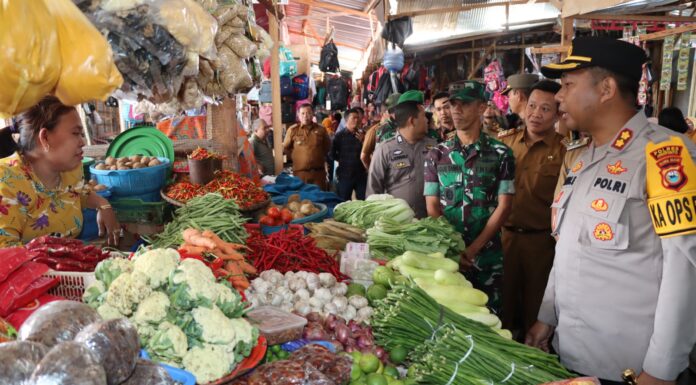 Kapolres bersama TPID Jeneponto Pantau Harga dan Stok Bahan Pokok Kapolres