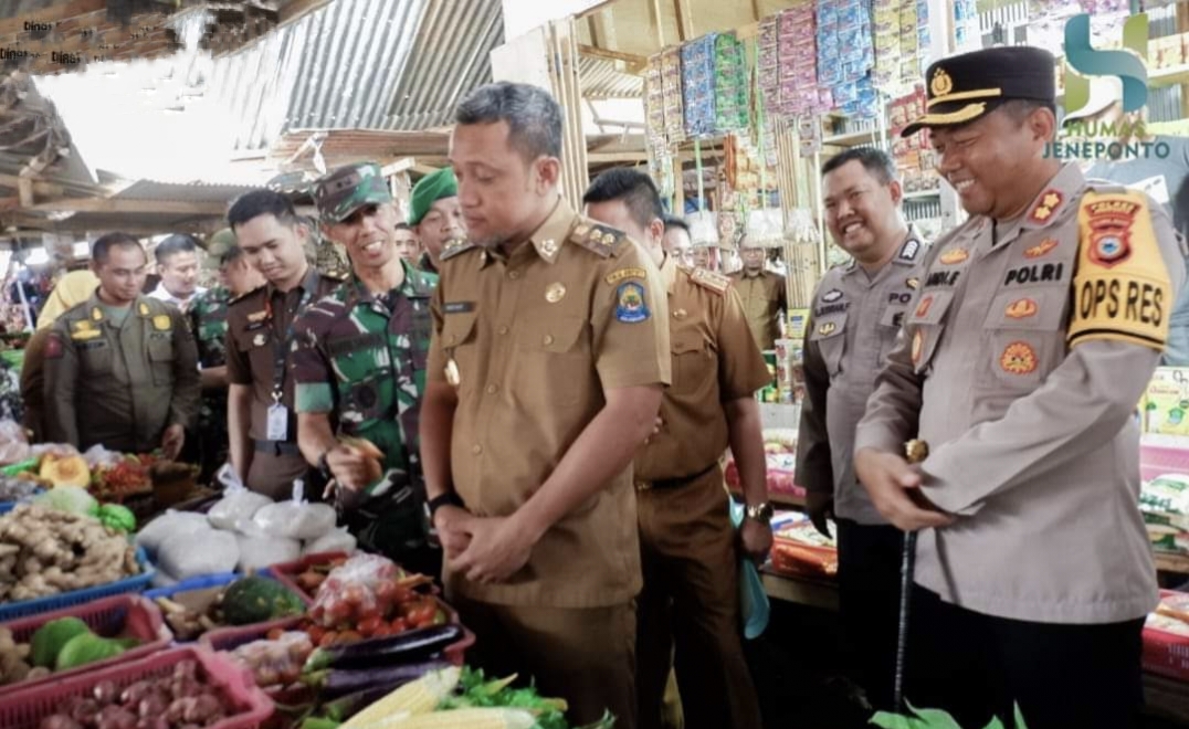 TPID Jeneponto Sidak Harga Bahan Pokok di Pasar Karisa