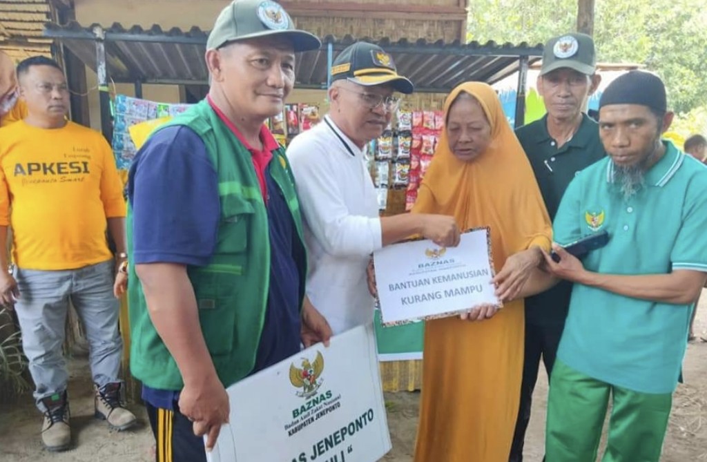 Bupati Jeneponto Serahkan Bantuan Modal Usaha kepada Mustahik