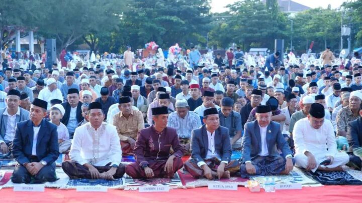 Dandim 1425 Jeneponto Salat Idul Fitri Bersama Bupati dan Ribuan Masyarakat Dandm