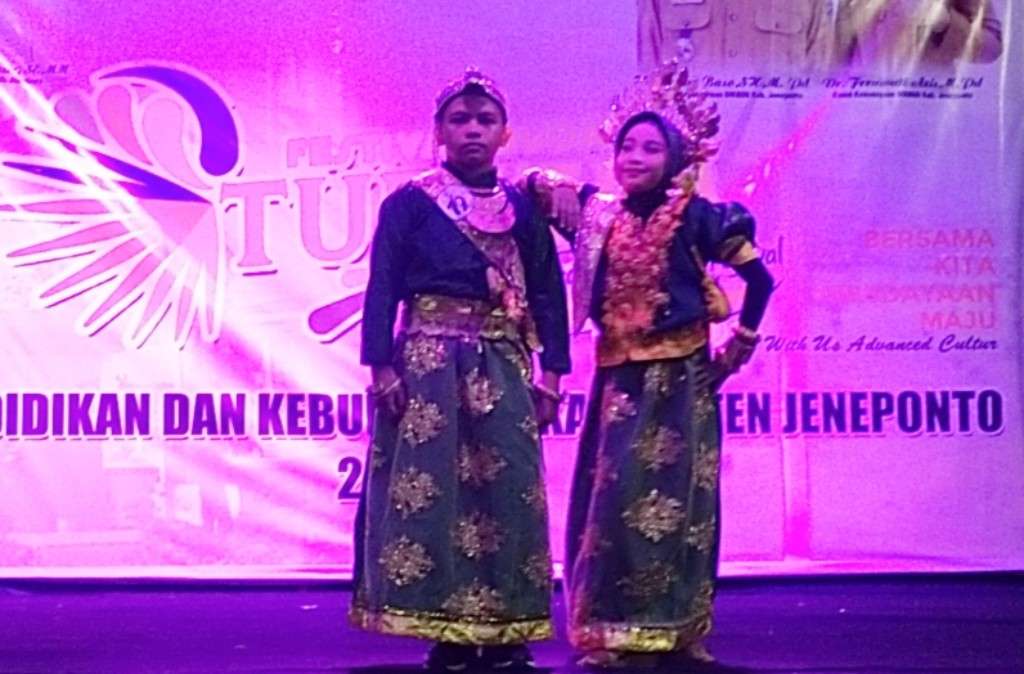 Festival Budaya Turatea, Penari dan Peraga Busana Adat UPT SDN 8 Binamu Tampil Memukau