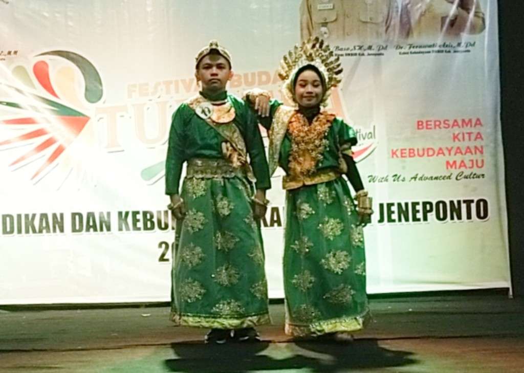 Festival Budaya Turatea, Penari dan Peraga Busana Adat UPT SDN 8 Binamu Tampil Memukau