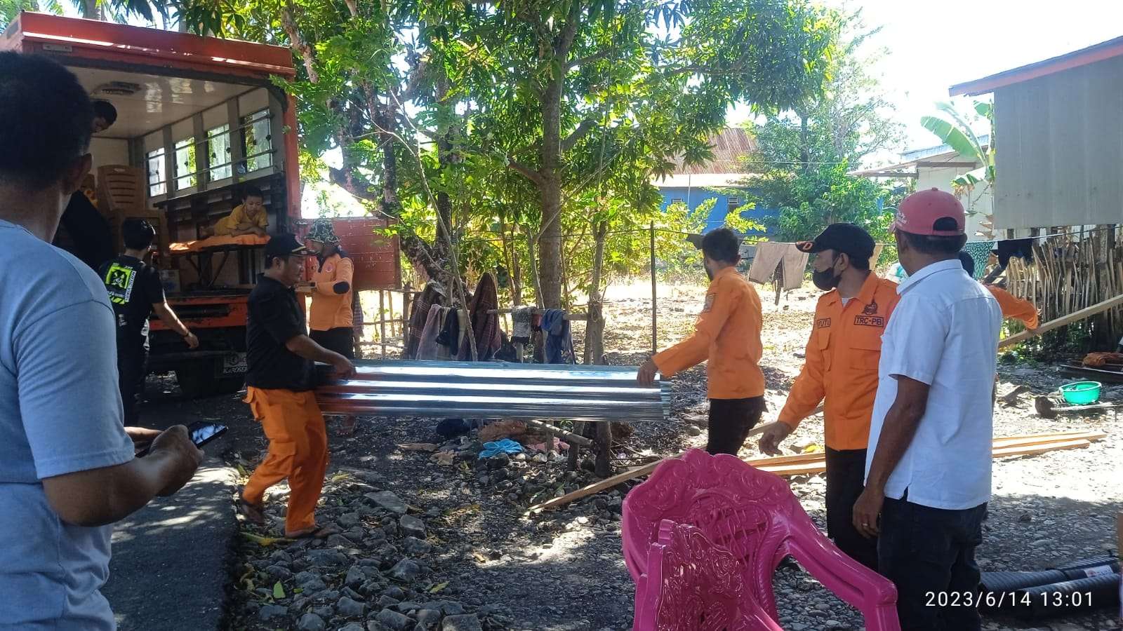 BPBD Jeneponto Bantu Korban Kebakaran dan Angin Puting Beliung