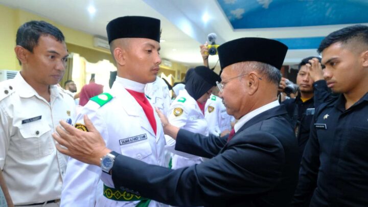 Bupati Jeneponto, Iksan Iskandar Teteskan Air Saat Kukuhkan 75 Anggota Paskibraka Bupati Jeneponto