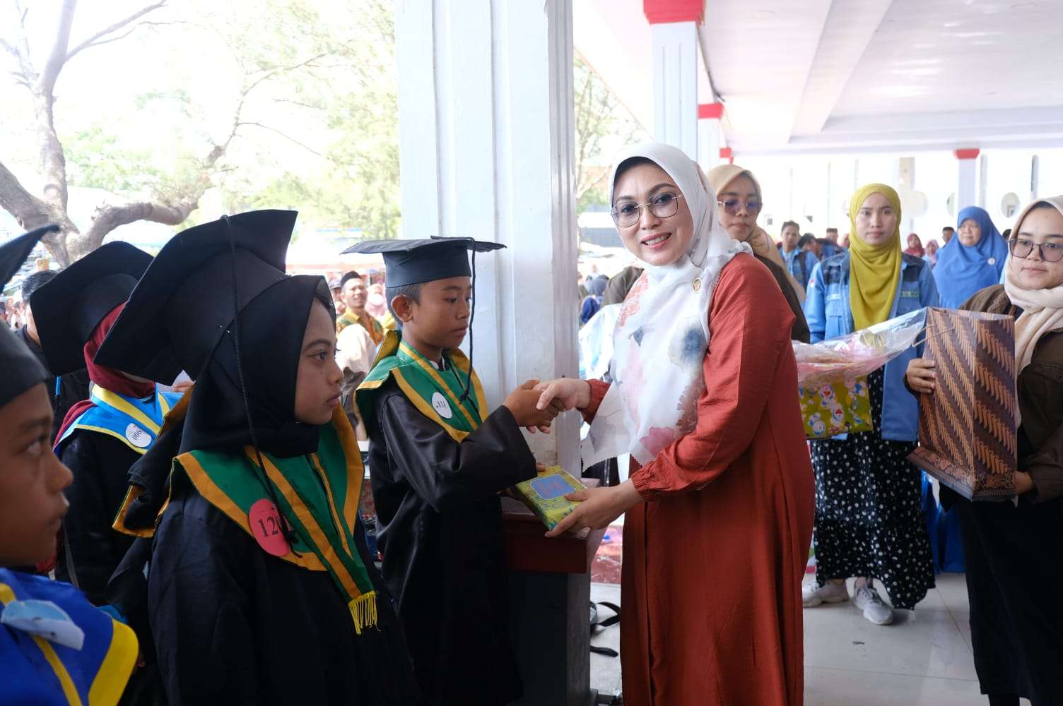 Hadiri Wisuda Santri TKA TPA, Bupati dan Ketua TP PKK Jeneponto Harap ini
