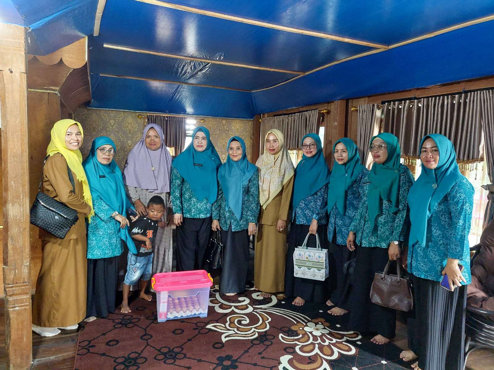 Percepat Penurunan Stunting, Pj Ketua PKK Jeneponto Serahkan Bantuan Sosial