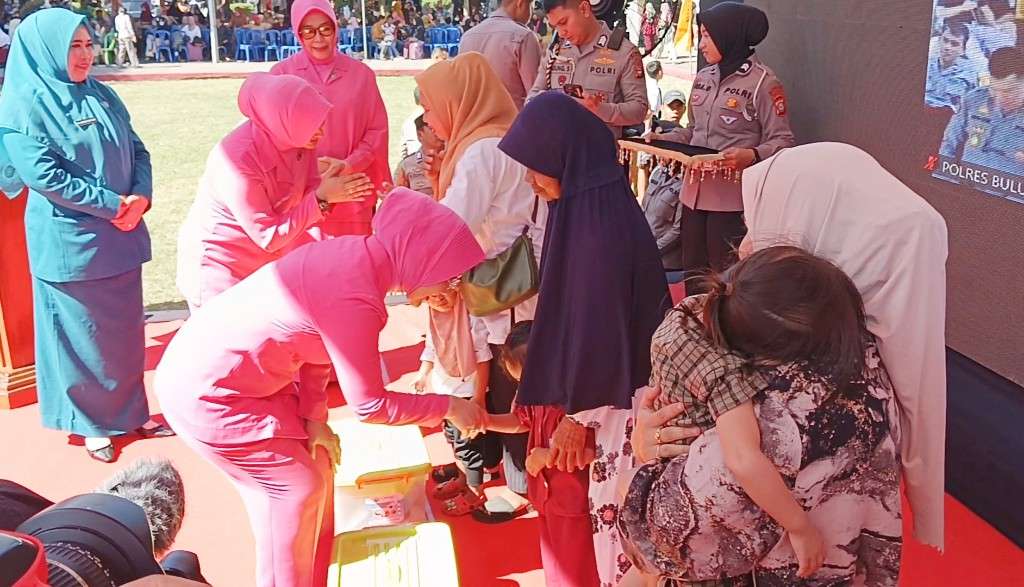 Balita Stunting Jeneponto Terima Bantuan dari Ketua Bhayangkari Polda Sulsel