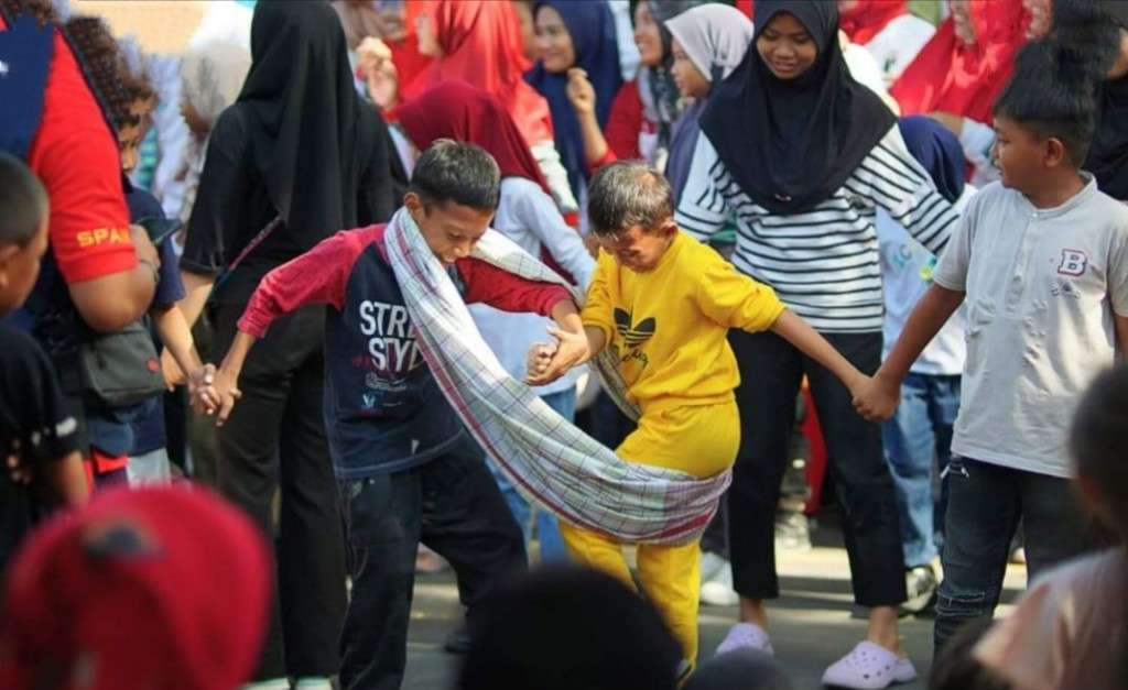 Lomba Lari Balon dan Sarung Semarakkan Peringatan HUT Ke-79 RI di Jeneponto