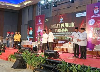 Debat Pertama