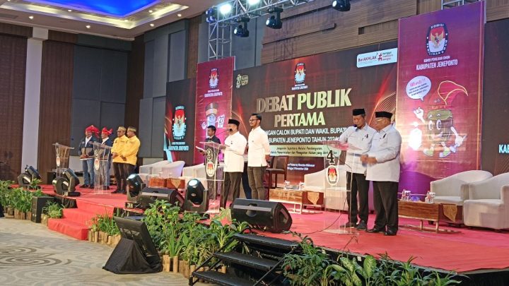 Debat Pertama Pilkada Jeneponto Berlangsung Lancar, Qalby Bungkam Kualitas SDM Calon Bupatinya Debat Pertama