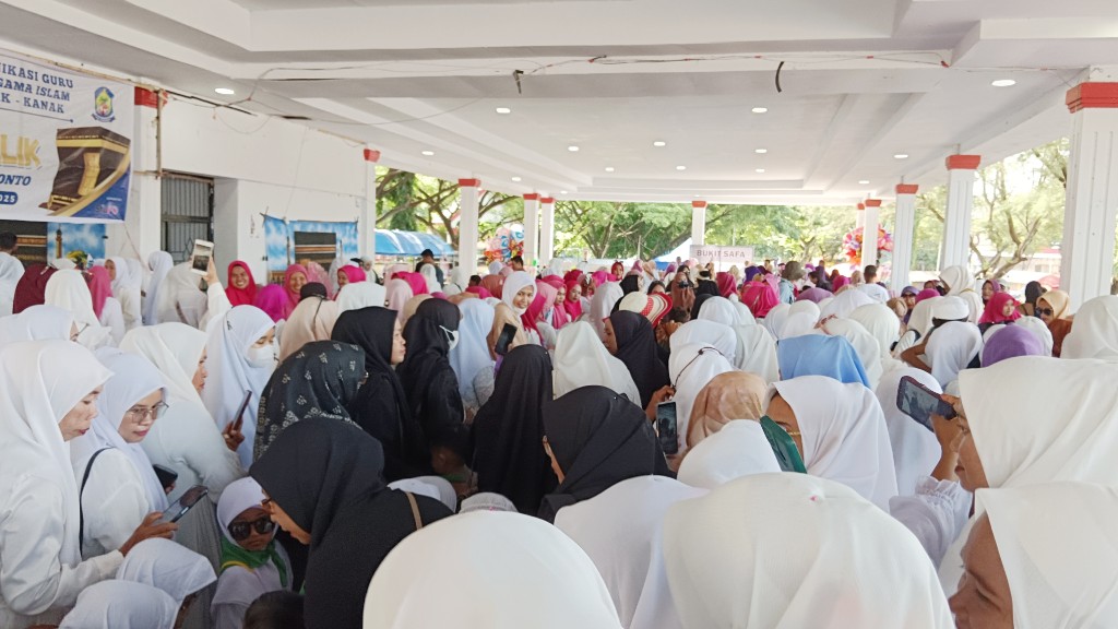 Ribuan Orang Tua Antusias Dampingi Anak di Manasik Haji Cilik 2025 di Jeneponto